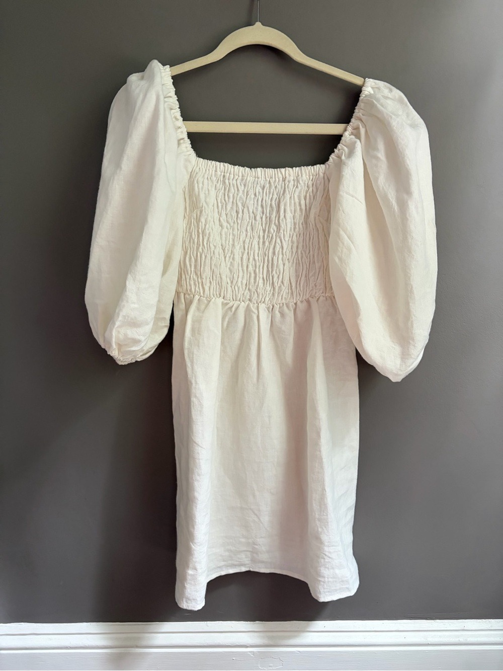 Tuckernuck XS White Annie Smocked Linen Mini Dress with Puff Sleeves